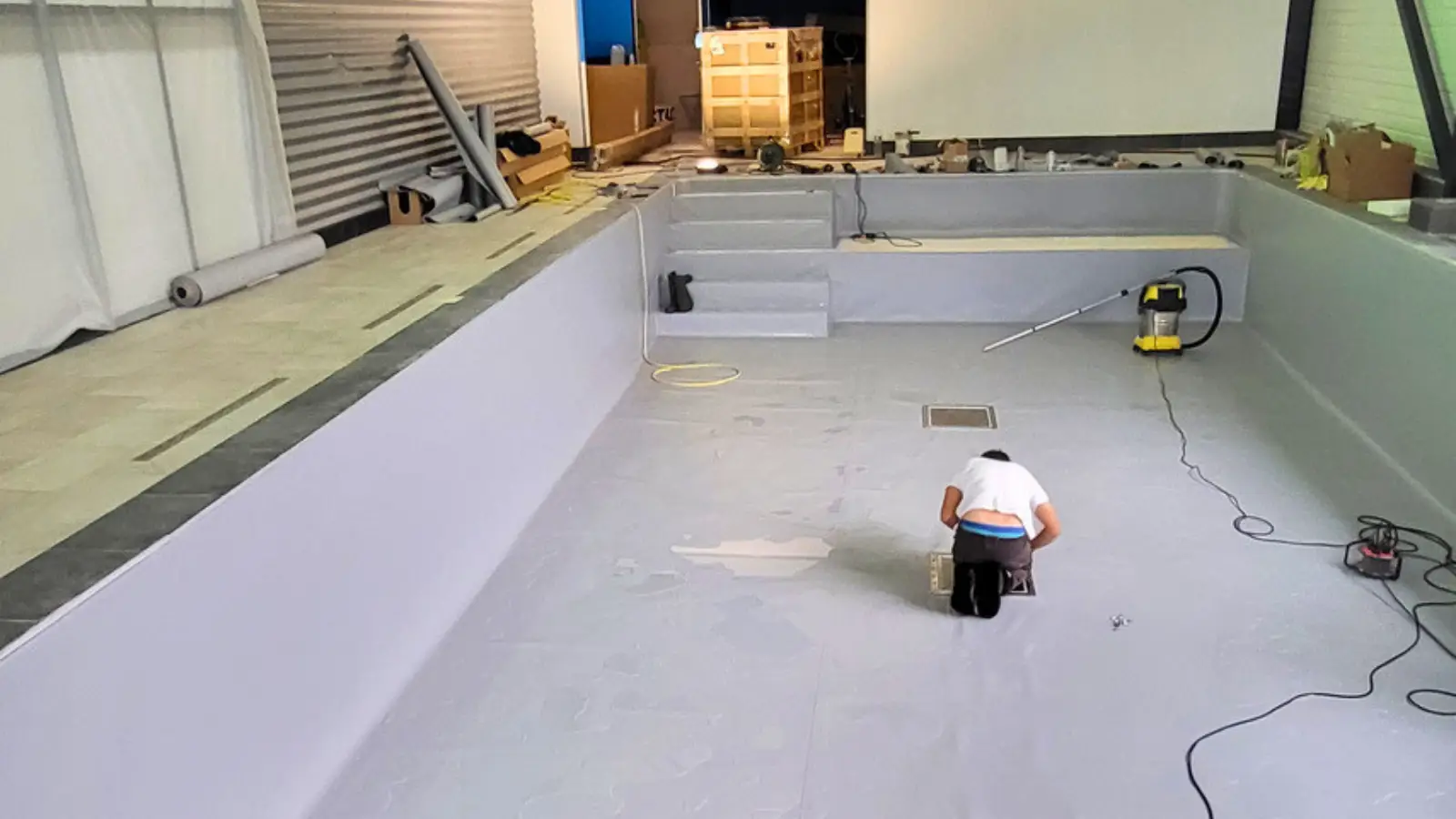 Chantier de rénovation de la piscine intérieure Aquatika réalisé par Hydrotec Piscine & SPA à Montélimar