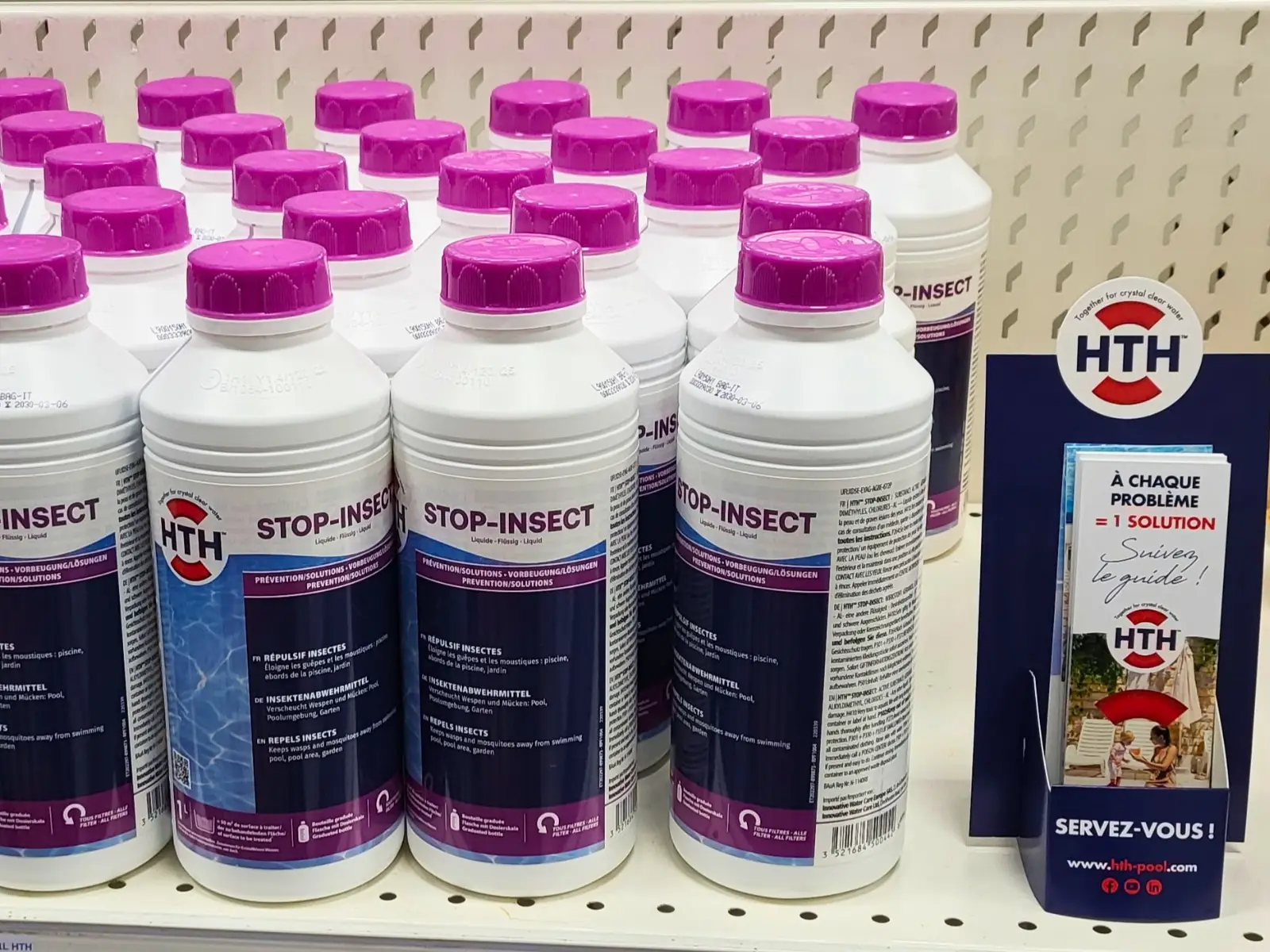 Produit HTH Stop-Insect anti-insectes pour piscine et spa disponible chez Hydrotec Piscine & SPA à Montélimar